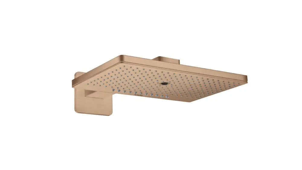 Kopfbrause in Brushed Red Gold-Finish mit quadratischer Rosette, montiert an einem braunen Wandarm. Produkt von AXOR.